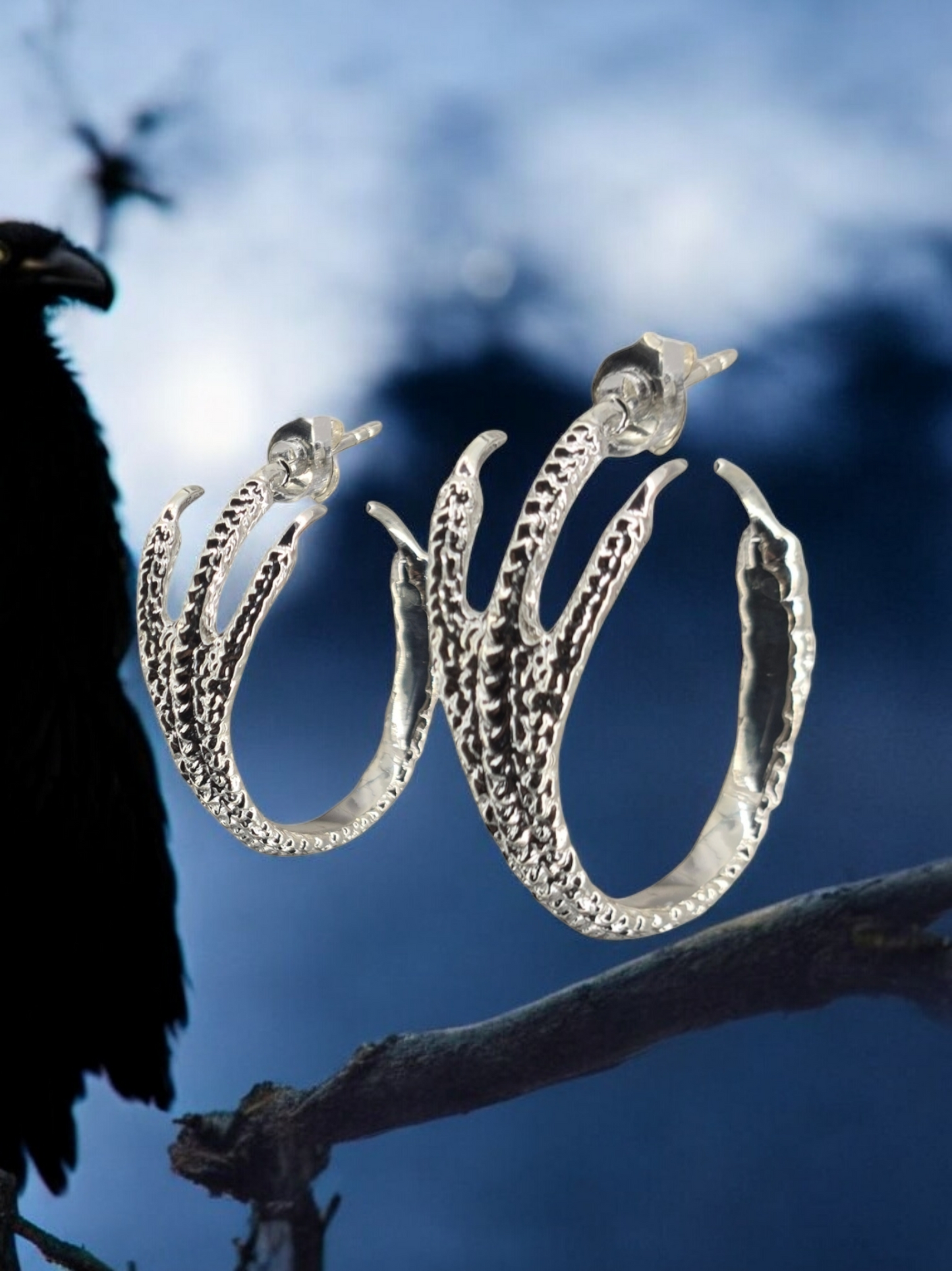 Raven claw hoop ear