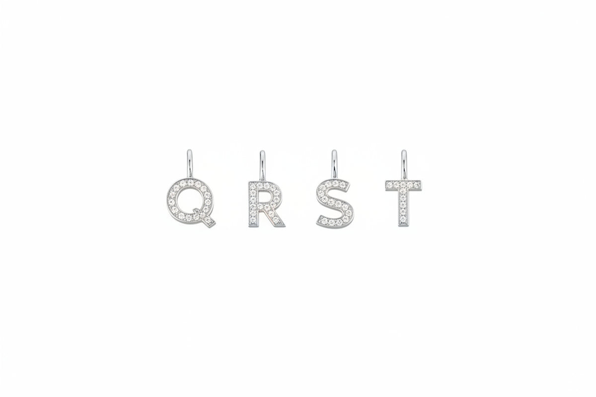 LETTER HÄNGE 18K VITGULD