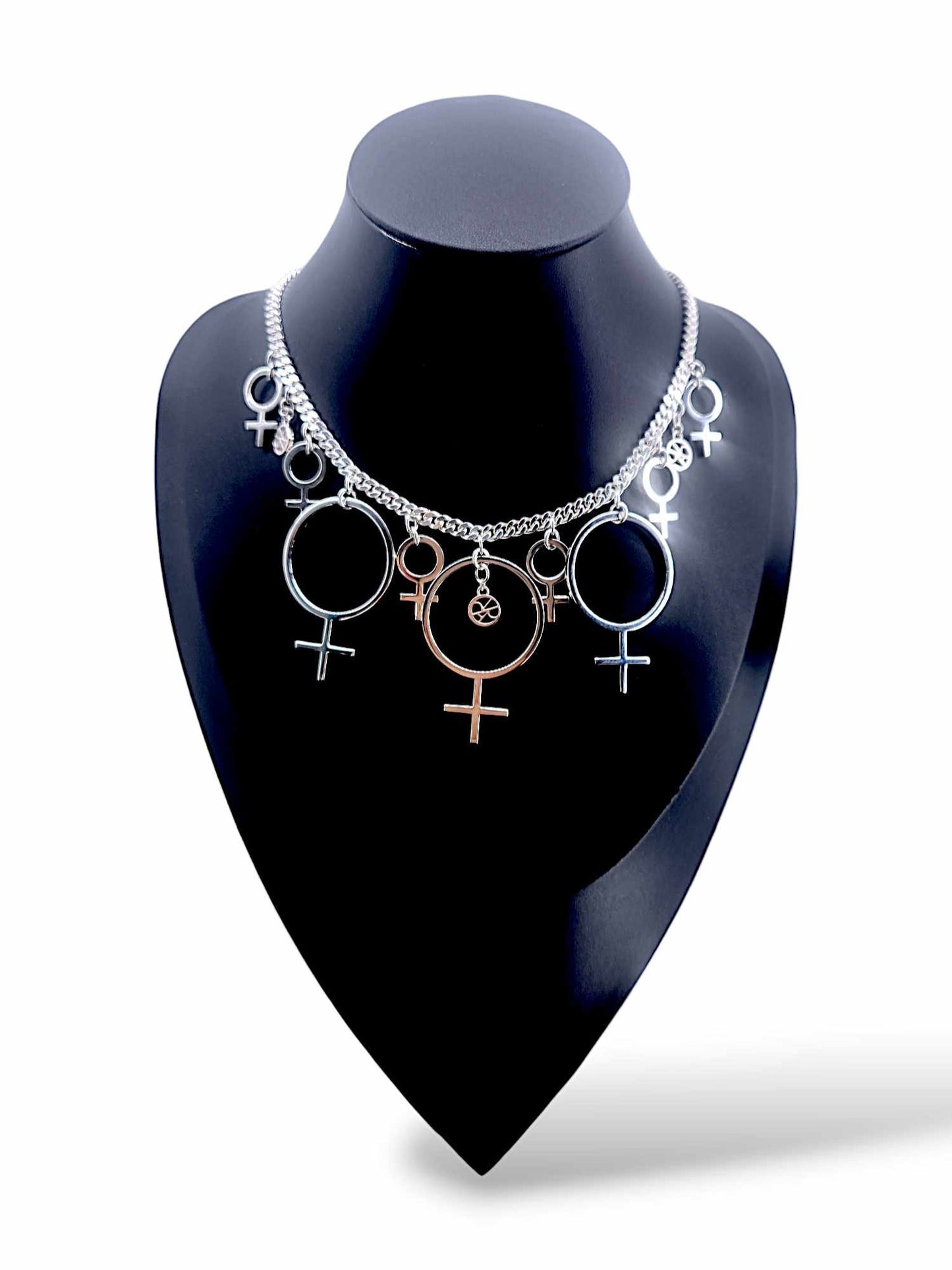 The She Halsband