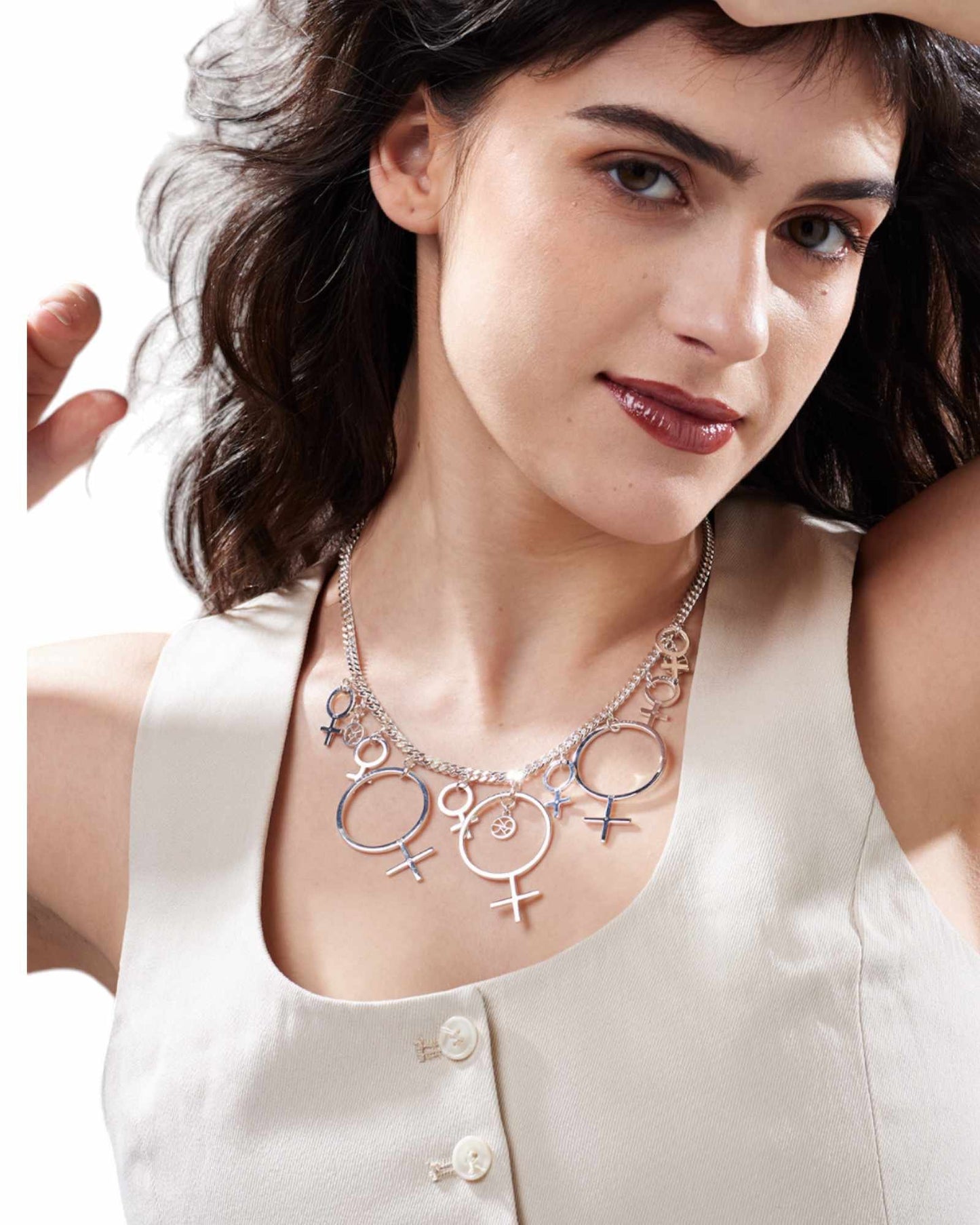The She Halsband