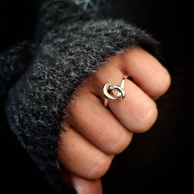 Knot Double ring