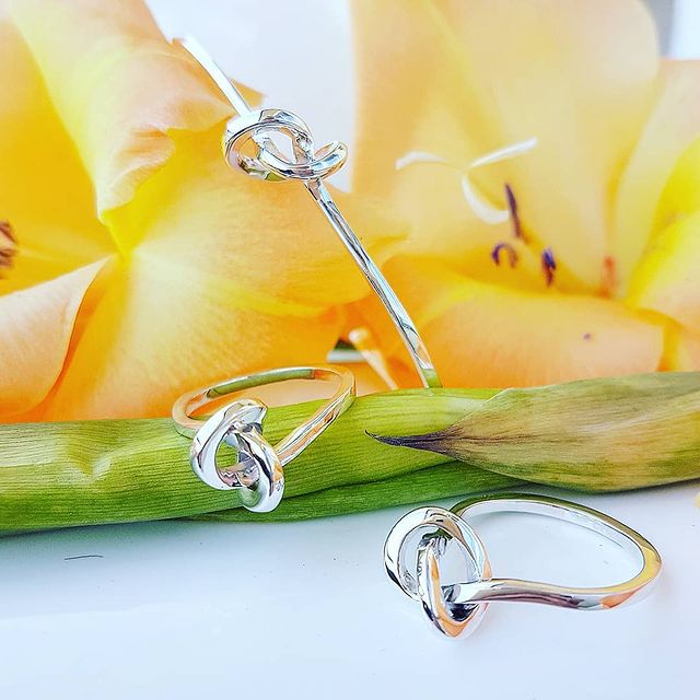 Knot Double ring