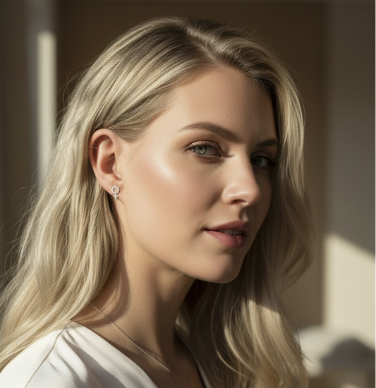MINI SHE DIAMANT ÖRHÄNGEN 18K VITGULD