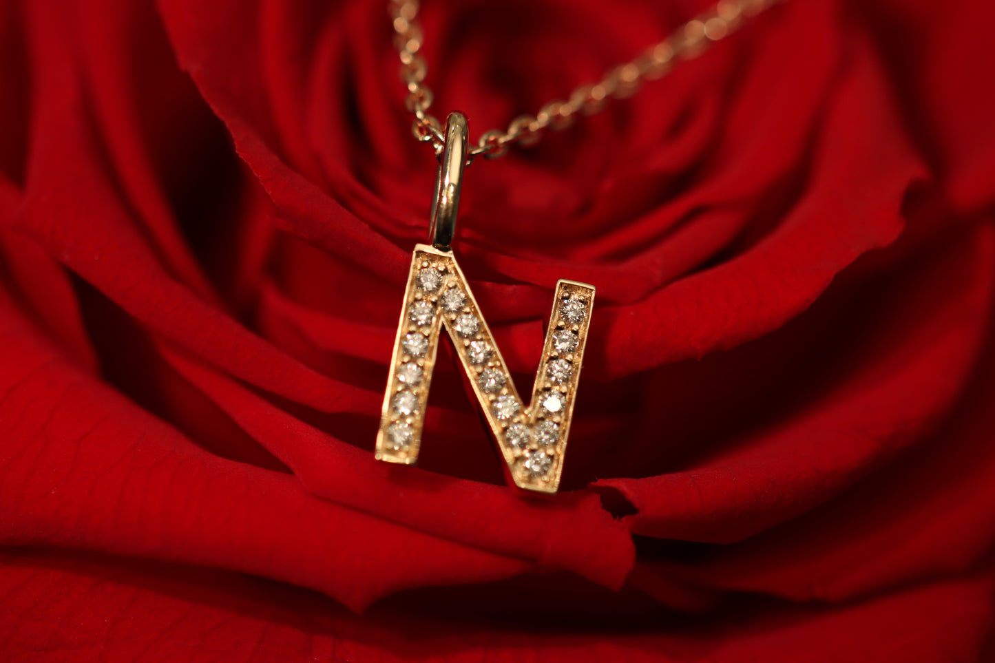 LETTER HÄNGE 18K RÖDGULD