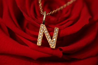 LETTER HÄNGE 18K RÖDGULD