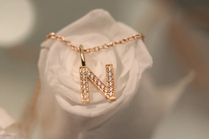 LETTER HÄNGE 18K RÖDGULD