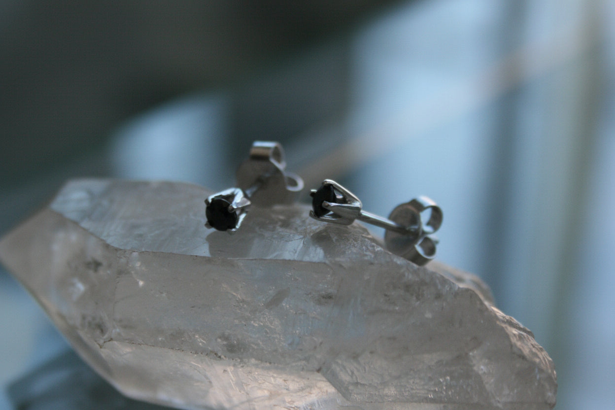 BLACKSTONE ÖRHÄNGEN 18K VITGULD