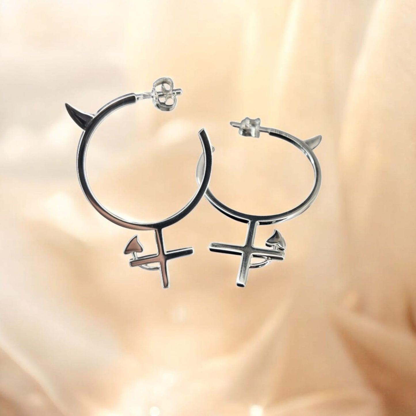 She Devil Feminine Örhängen