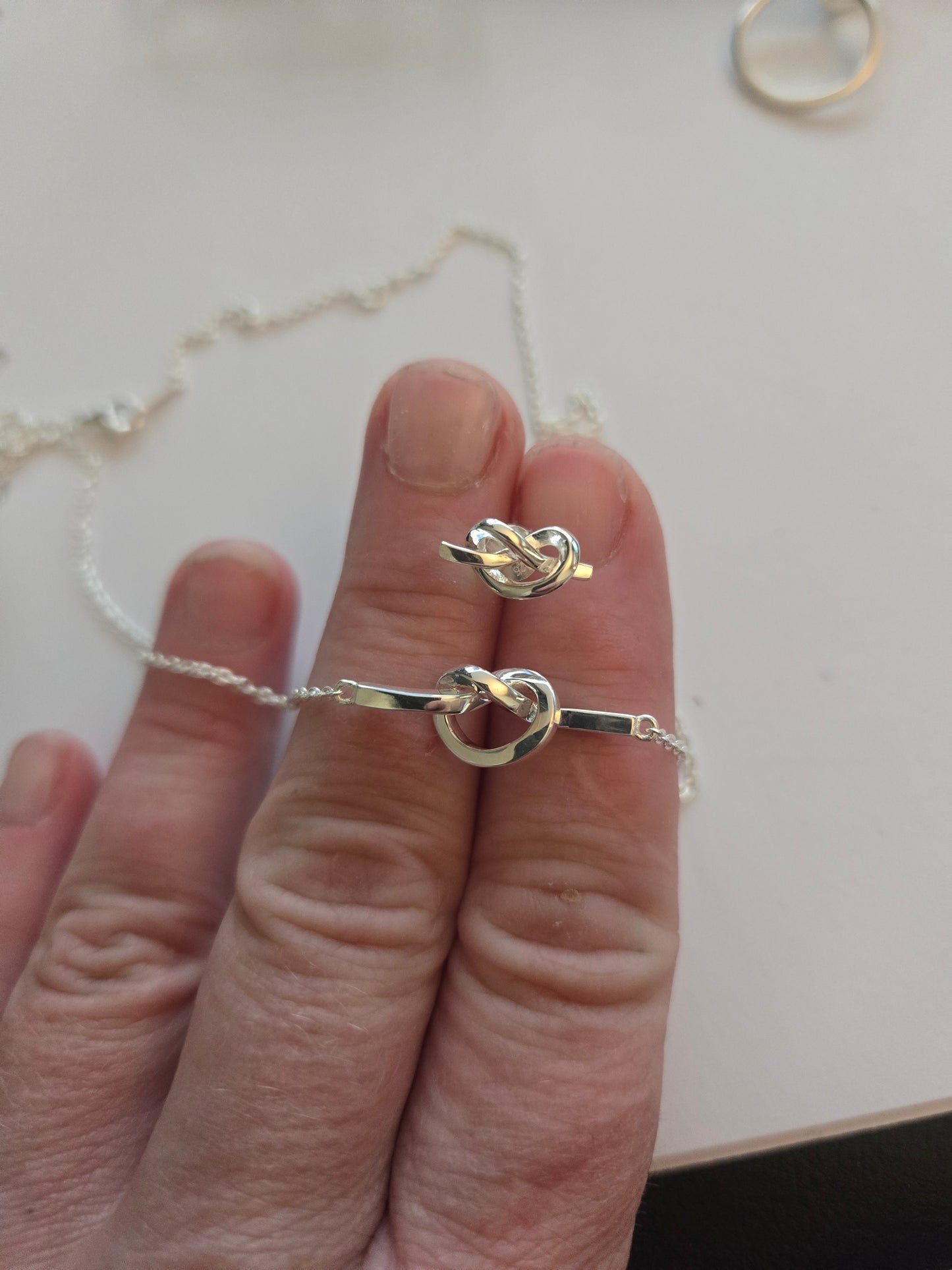 KNOT THE BOND HALSBAND